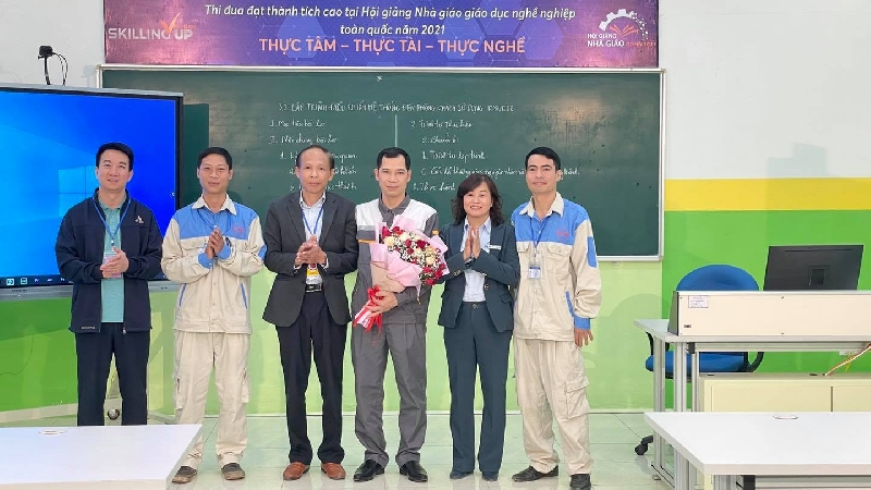 Chúc mừng thầy giáo Phạm Duy Hiển hoàn thành bài trình giảng