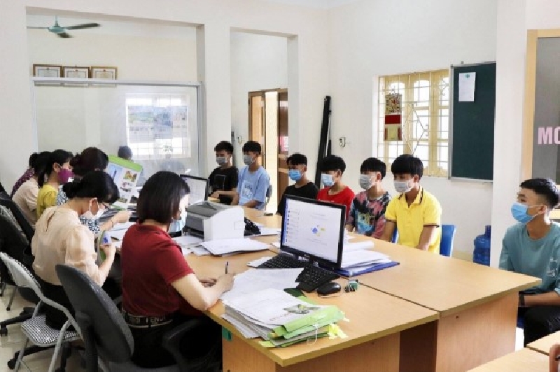 Lắng nghe chia sẻ với HSSV từ những ngày đầu về nhập học