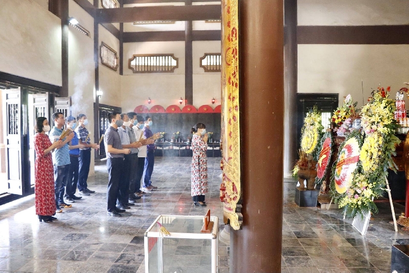 Trường Cao đẳng Cơ điện Phú Thọ dâng hương nhân ngày thương binh liệt sĩ
