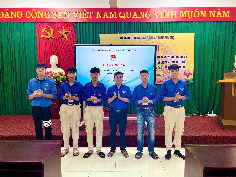 Đoàn trường Cao đẳng Cơ điện Phú Thọ tổ chức tuyên dương Học sinh "3 rèn luyện" và "Sinh viên 5 tốt" cấp trường năm học 2023-2024