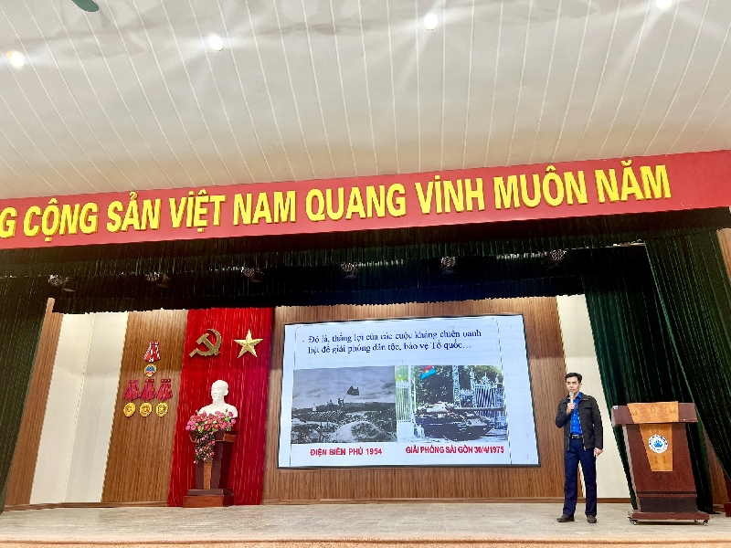 BCH Đoàn trường Cao đẳng Cơ điện Phú Thọ tổ chức lớp học bồi dưỡng cảm tình Đoàn năm 2025