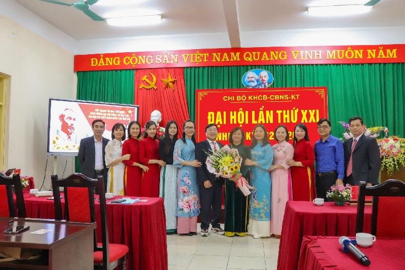 Đại hội Chi bộ Khoa học cơ bản - Chế biến nông sản - Kinh tế lần thứ XXI, nhiệm kỳ 2025 - 2027
