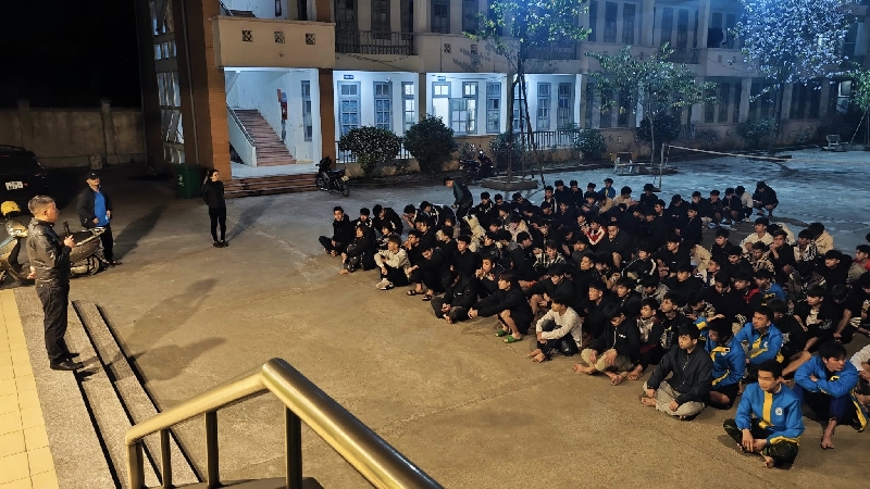 PCEM tổ chức sinh hoạt nội trú tháng 3