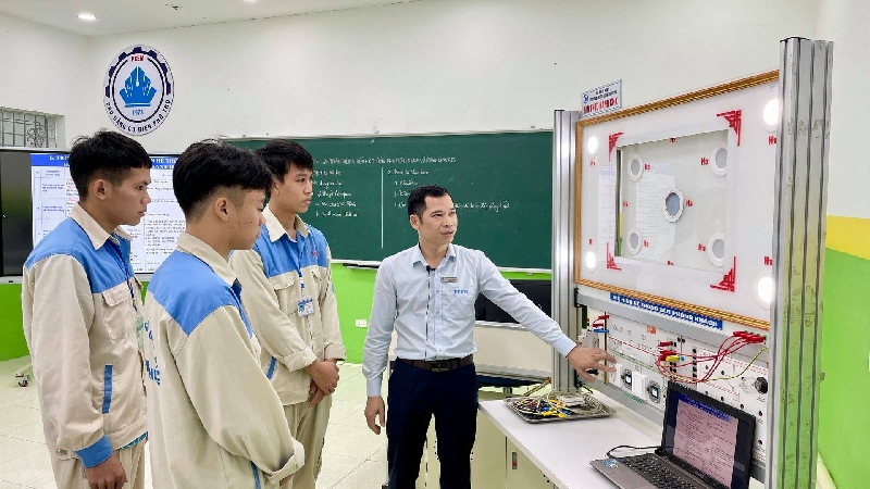 Học nghề Điện công nghiệp tại PCEM - Lựa chọn thông minh cho tương lai ổn định
