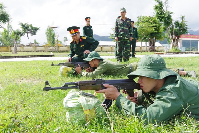 Sinh viên PCEM tham gia học tập môn QPAN tại trường CĐ Công nghiệp Quốc phòng