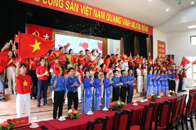 PCEM tổ chức Chương trình văn nghệ "Tự hào Cơ điện - Chung nhịp Việt Nam"