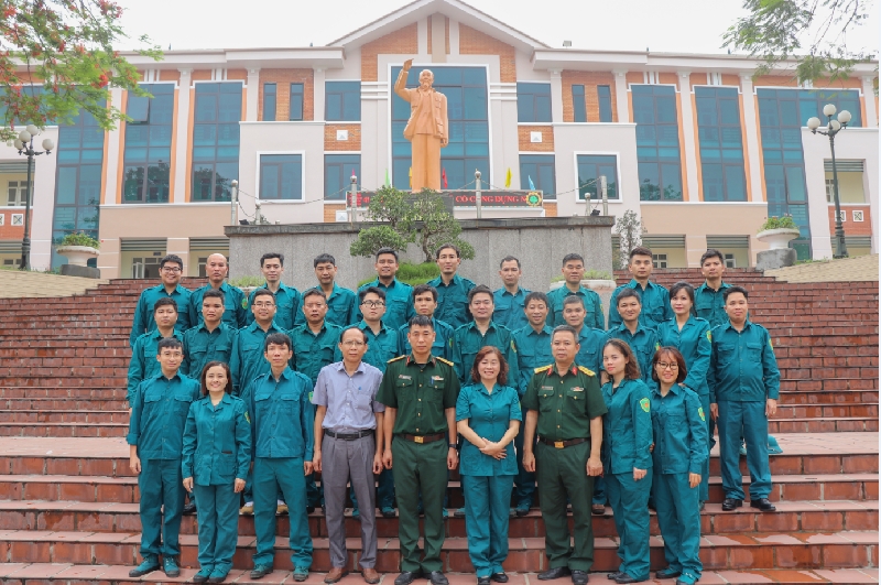Trường Cao đẳng Cơ điện Phú Thọ khai mạc huấn luyện dân quân tự vệ năm 2024