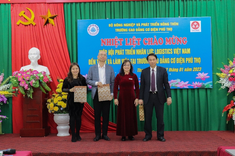VALOMA đến thăm và làm việc tại Trường Cao đẳng Cơ điện Phú Thọ