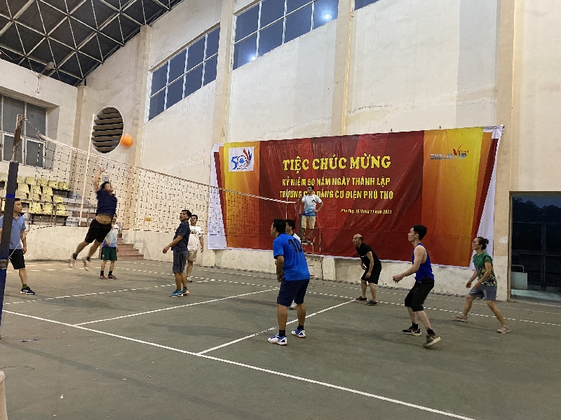 Giải giao lưu bóng chuyền hơi chào mừng kỷ niệm 30/4 và 1/5