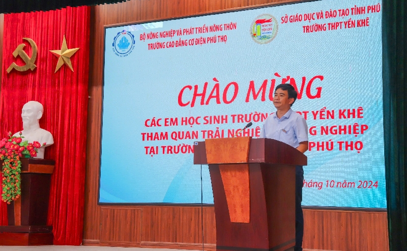 Tham quan, trải nghiệm hướng nghiệp cho học sinh trường THPT Yển Khê